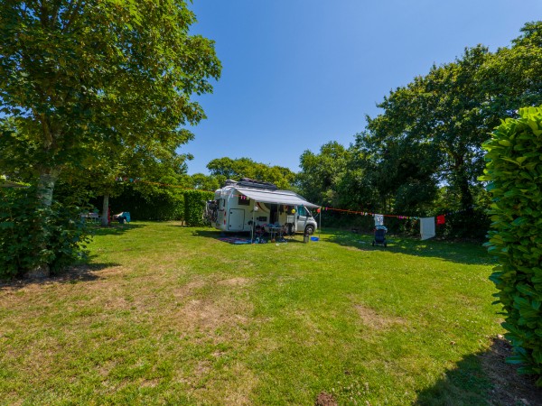kampeerplaatsen camping 4 bloemen in Lesconil - Camping L’Océan Breton
