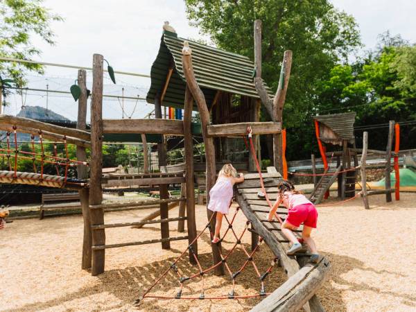 Camping Languedoc-Roussillon Le Castel Rose **** Anduze Gard | Yelloh ...