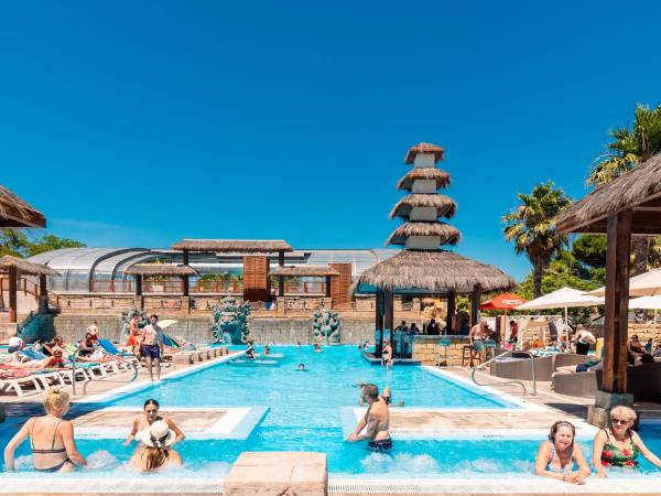 Discover the services available all season long at Le Club Farret campsite