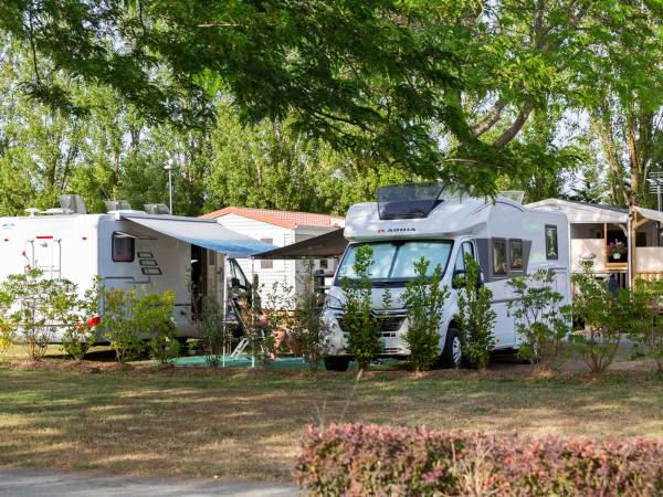 kampeerplaatsen 2 bloemen + water + afvoer - La Tranche-sur-Mer - Camping Le Jard