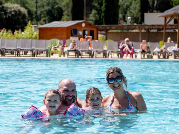 parc-aquatique-et-piscine-chauff-e-avec-toboggans-charleval-luberon