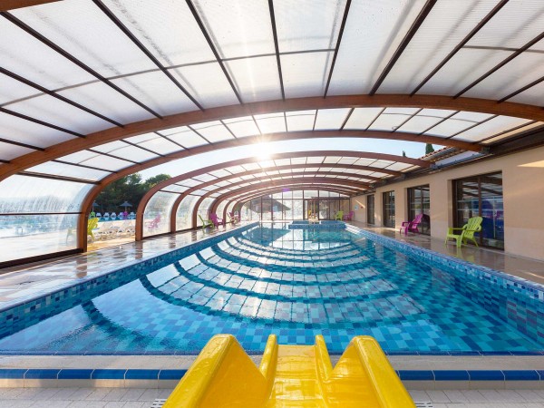 Water park and heated pool with slides in Charleval - Camping Luberon Parc
