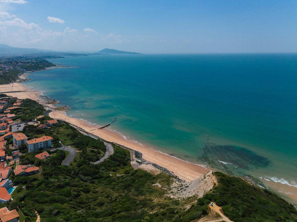 Swimming pool, water park and slides at Berrua campsite - Pays basque