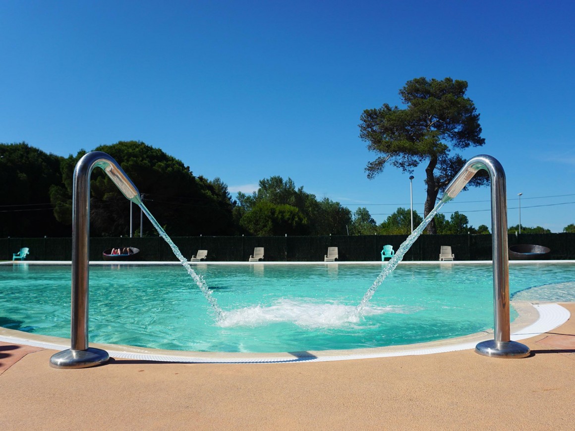 Come and discover the bathing area of the camping Domaine Sainte Cécile