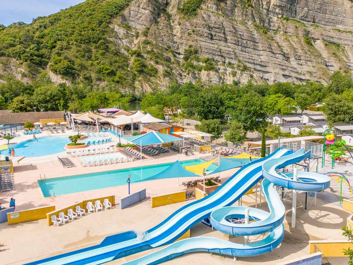 swimming-pool-water-slides-and-water-park-in-ard-che-la-plage-fleurie