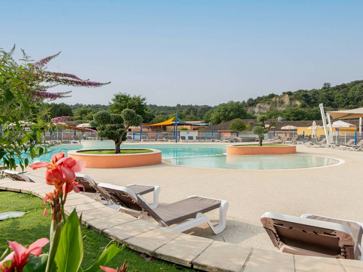 swimming-pool-water-slides-and-water-park-in-ard-che-la-plage-fleurie