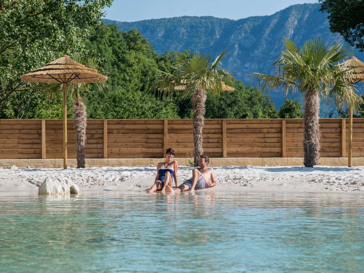Ontdek het zwembad en waterpark van de campingLe Couspeau in Drôme