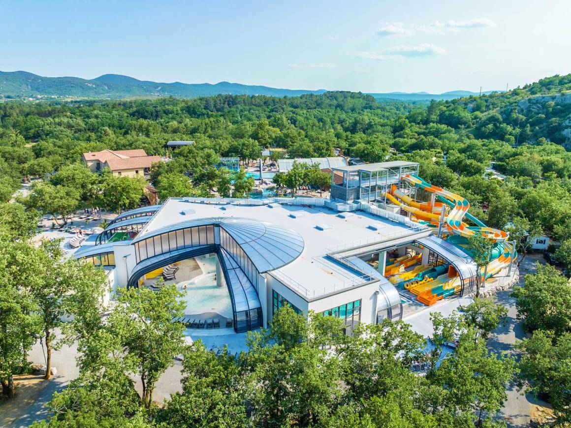 Ontdek het zwembad en waterpark van camping Le Ranc Davaine in Ruoms