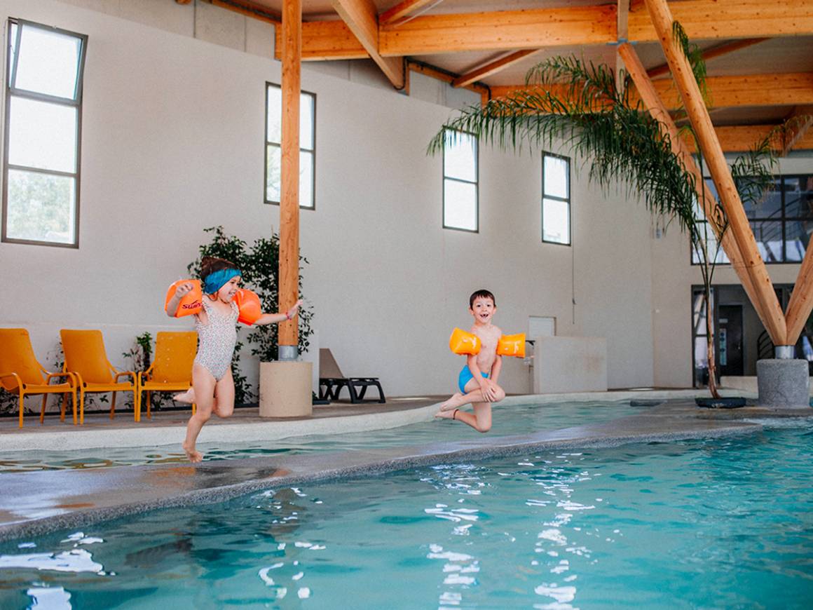 Discover the pool and Aquatic Park at Le Ranc Davaine campsite in Ruoms