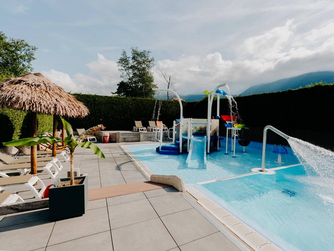 discover-the-water-parks-at-les-fontaines-campsite