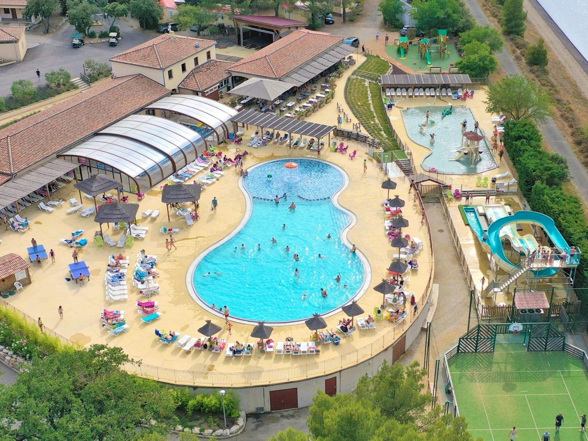 parc-aquatique-et-piscine-chauff-e-avec-toboggans-charleval-luberon