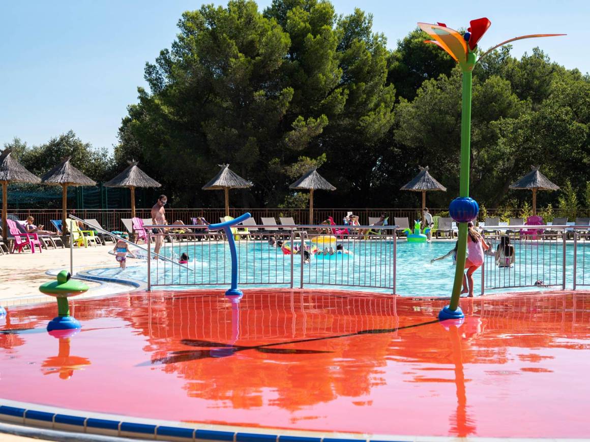 Water park and heated pool with slides in Charleval - Camping Luberon Parc
