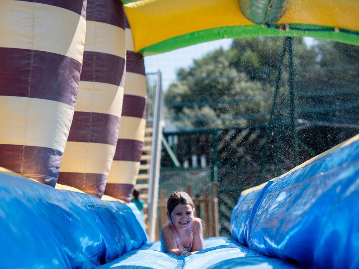 Water park and heated pool with slides in Charleval - Camping Luberon Parc