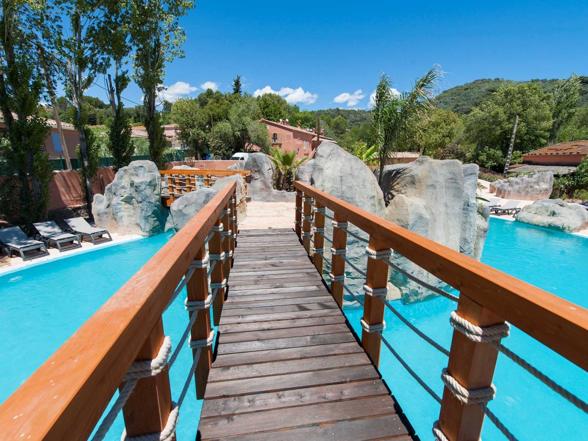 Discover the aquatic area of the camping Saint Louis