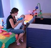 Nos Campings Accueillent Les Tout Petits Bebes Et Jeunes Enfants Jouent Avec Ou Sans Les Parents Yelloh Village