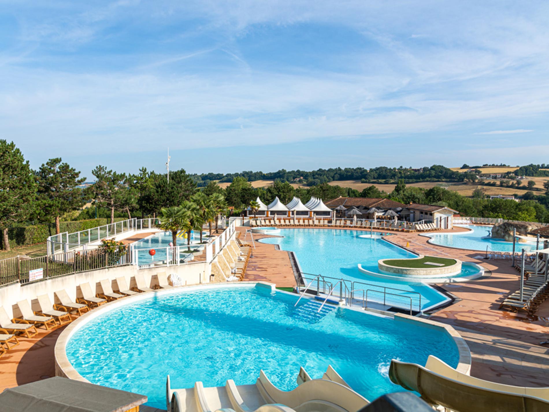 Camping Le Lac Des 3 Vallees Yelloh Village In Lectoure